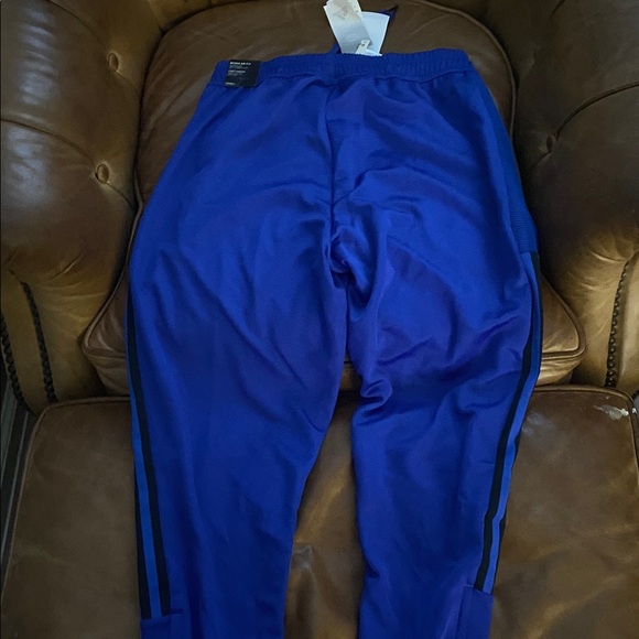 Adidas - Picture 8 of 10